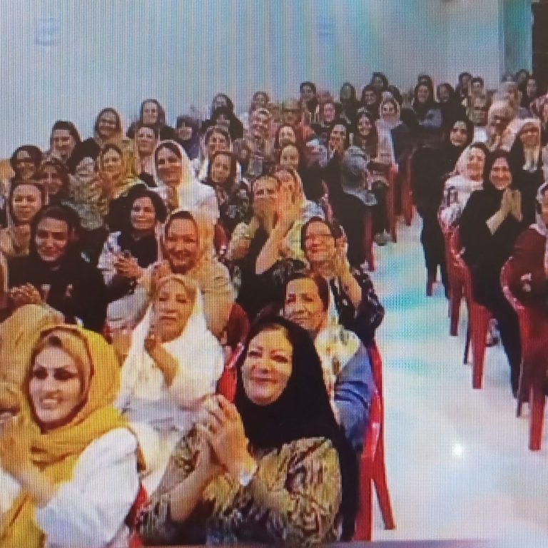 iranalz.ir_آلزایمر همایش بزرگ یوگای خنده در انجمن آلزایمر فارس به مناسبت ماه جهانی آلزایمر 1403