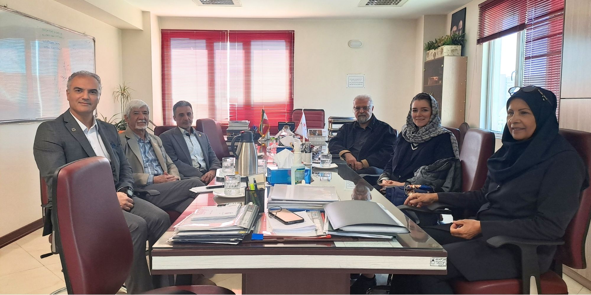 بازدید مدیر روابط عمومی بانک خاورمیانه از انجمن دمانس و آلزایمر ایران بازدید مدیر روابط عمومی بانک خاورمیانه از انجمن دمانس و آلزایمر ایران