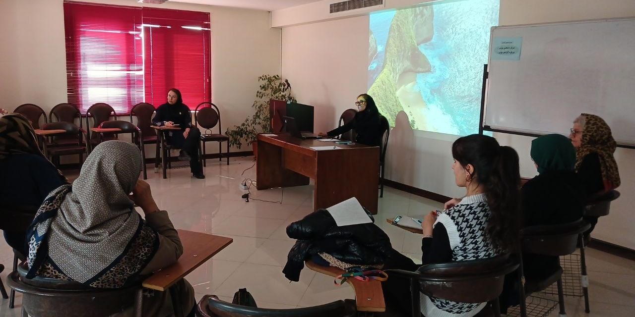 جلسه گروه‌درمانی خانواده‌ها و مراقبین مددجویان مرکز توانبخشی قاصدک