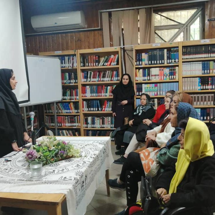 برگزاری کارگاه آموزش همگانی پیشگیری از بیماری آلزایمر در خانه فرهنگ آیه