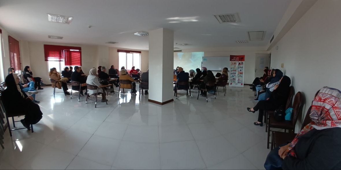 جلسه گروه‌درمانی ویژه مراقبان افراد مبتلا به دمانس