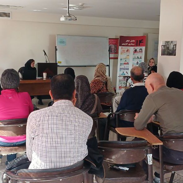 photo_2026-02-21_10-02-27 جلسه گروه درمانی مراقبین افراد مبتلا به دمانس