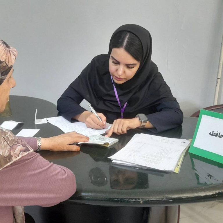 برگزاری کارگاه آموزشی آلزایمر و غربالگری حافظه بانوان سالمند در مرکز مهر نیکان کرمانشاه