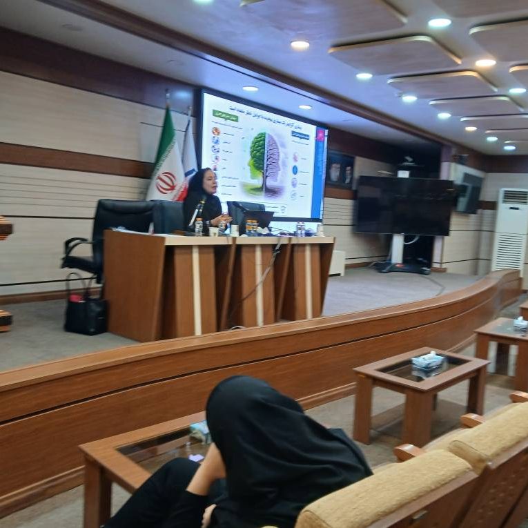جلسه آموزشی ویژه کارکنان سازمان تامیین اجتماعی درباره بیماری آلزایمر
